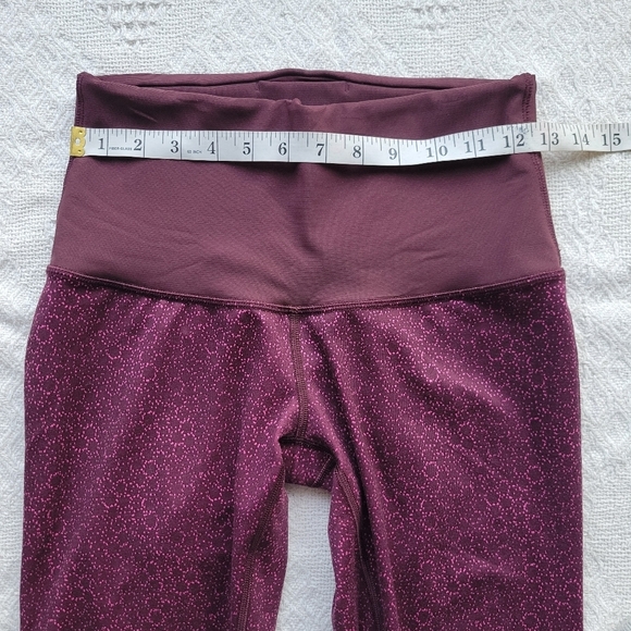 Lululemon Sweaty Endeavor Mesh Activewear Leggings - Tight Star Pixel Raspberry - Picture 10 of 11